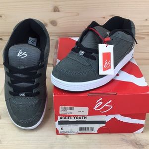 éS Accel Skate Shoes Youth Size 5 Grey Suede NIB